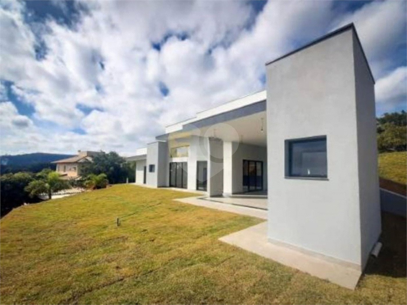 Casa à venda com 3 suítes no condomínio Residencial Jardim Primavera Louveira, Louveira - SP