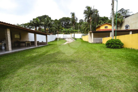 Chácara à venda com 3 quartos, sendo 1 suíte, em Vila São Pedro, Suzano, SP