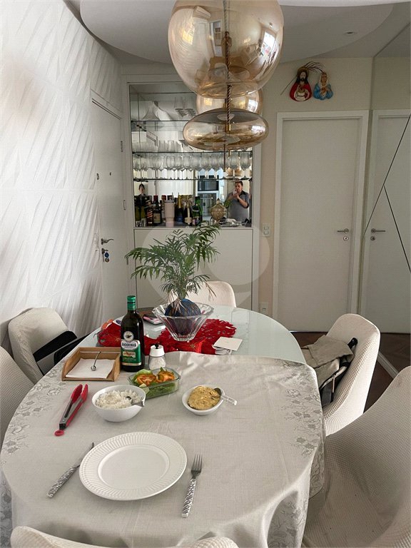 Apartamento à venda com 3 quartos, sendo 1 suíte, em Aclimação, São Paulo, SP