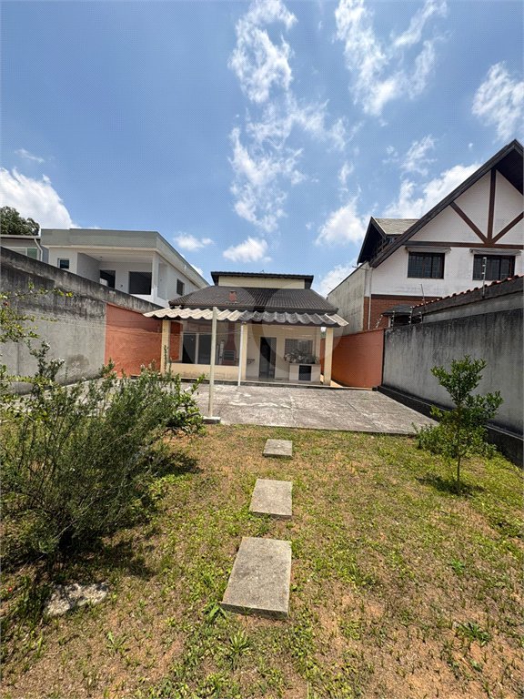 Casa Térrea à venda com 3 quartos, sendo 1 suíte,  em Vila Áurea, Poá, SP