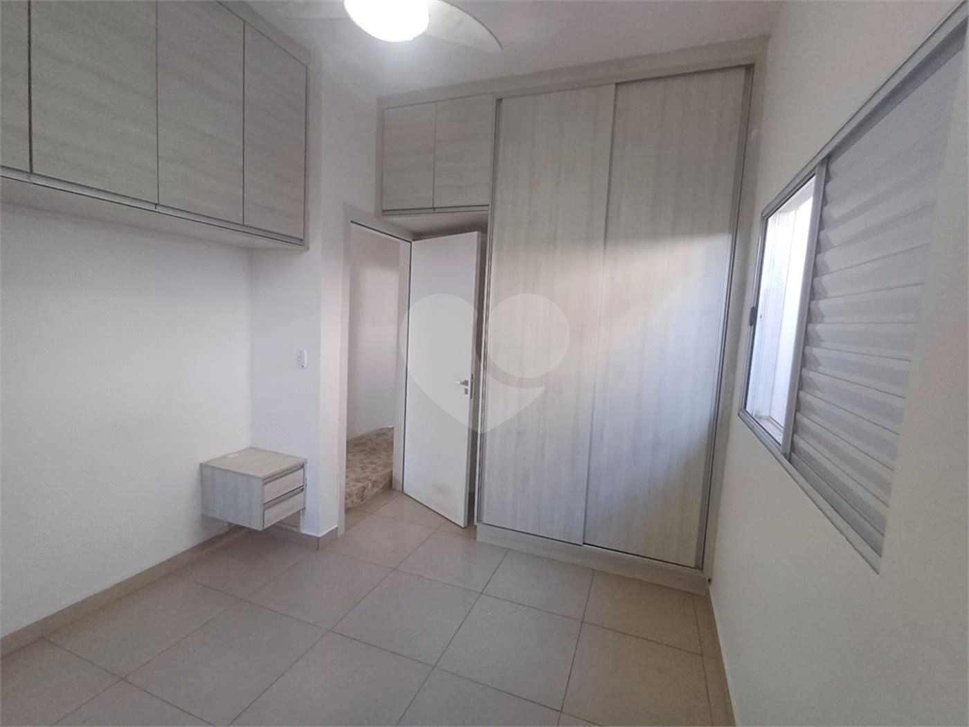 Casa à venda com 3 quartos, sendo 2 suítes, no condomínio Sollaris, Araraquara - SP