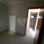 Apartamento com 37m2, 2 quartos, banheiro, sala, cozinha, quintal e SEM vaga de garagem