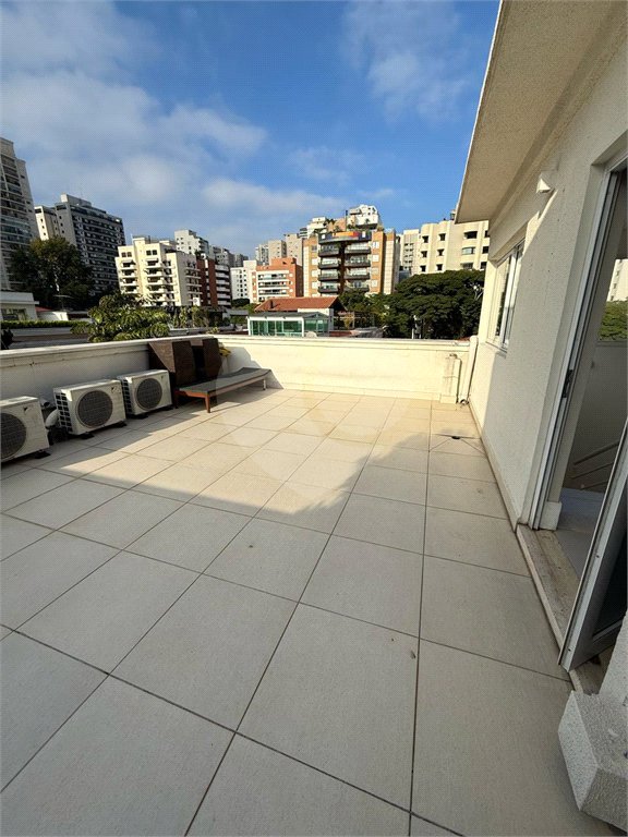 Casa à venda com 4 suítes no condomínio East Village, São Paulo - SP