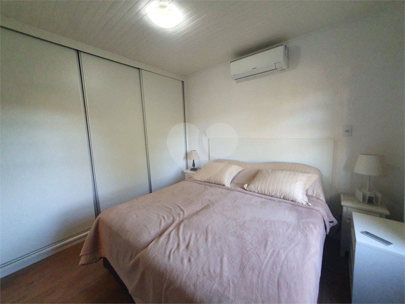 Casa à venda com 4 quartos, sendo 2 suítes,  no condomínio Vinhas da Vista Alegre - Lado Café, Vinhedo - SP