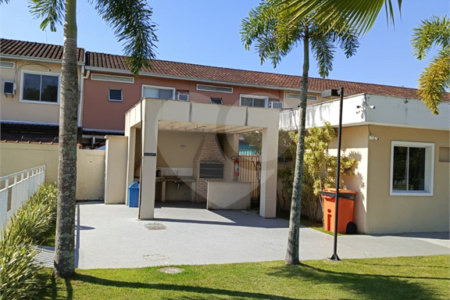 Casa à venda com 3 quartos, sendo 1 suíte, no condomínio Grand Family, Rio de Janeiro - RJ
