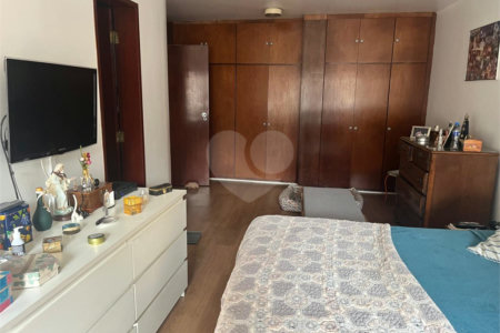 Casa à venda com 4 quartos, sendo 3 suítes, no condomínio Vitoria Regia, São Paulo - SP