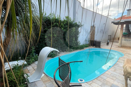 Casa à venda com 4 quartos, sendo 1 suíte, em Vila Santa Maria (vila Xavier), Araraquara, SP