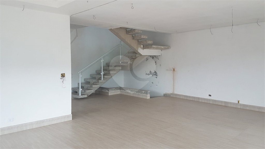 Casa à venda com 5 quartos, sendo 3 suítes,  em Serra da Cantareira, Mairiporã, SP