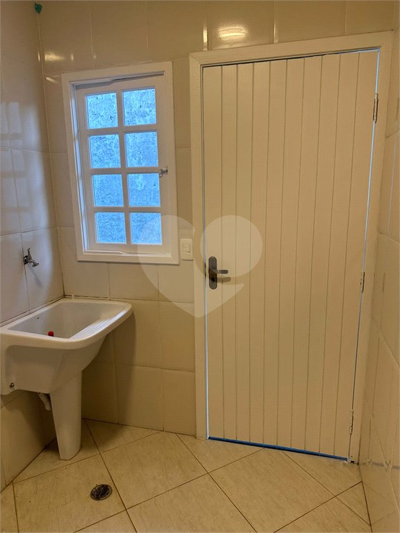 Casa à venda com 4 quartos, sendo 1 suíte,  no condomínio Jardim das Acácias, Cotia - SP