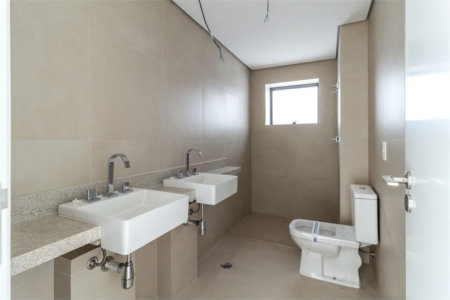 Apartamento à venda ou para alugar com 4 quartos, sendo 3 suítes,  em Jardim Morumbi, São Paulo, SP