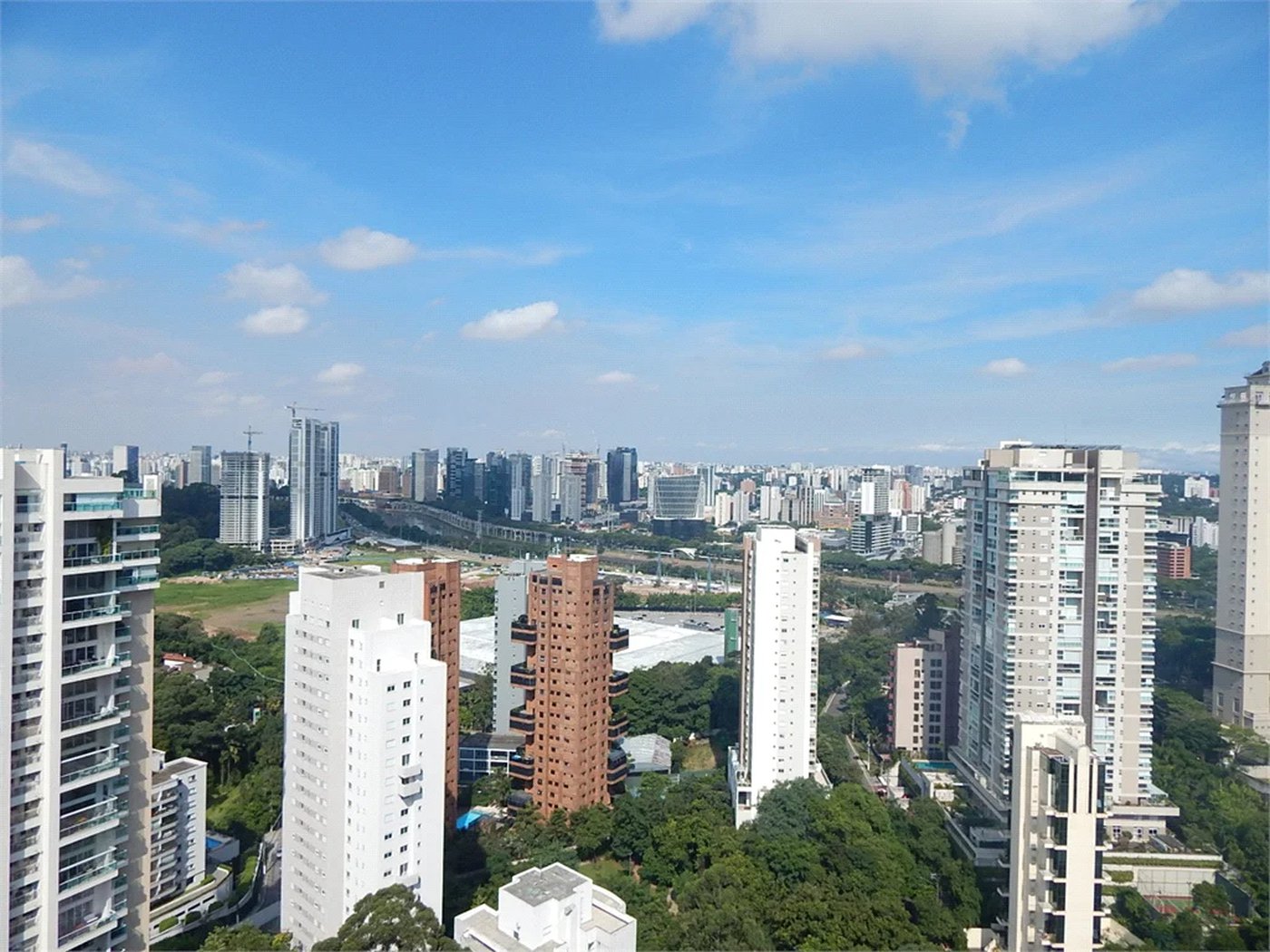 Apartamento à venda com 4 quartos, sendo 3 suítes, em Paraíso do Morumbi, São Paulo, SP
