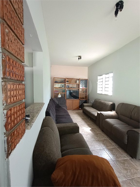 Casa à venda com 4 quartos, sendo 1 suíte, no condomínio Shangri-la, Atibaia - SP