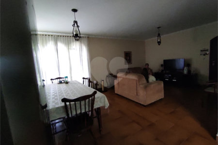 Casa à venda com 3 quartos, sendo 1 suíte, no Centro, Poá, SP