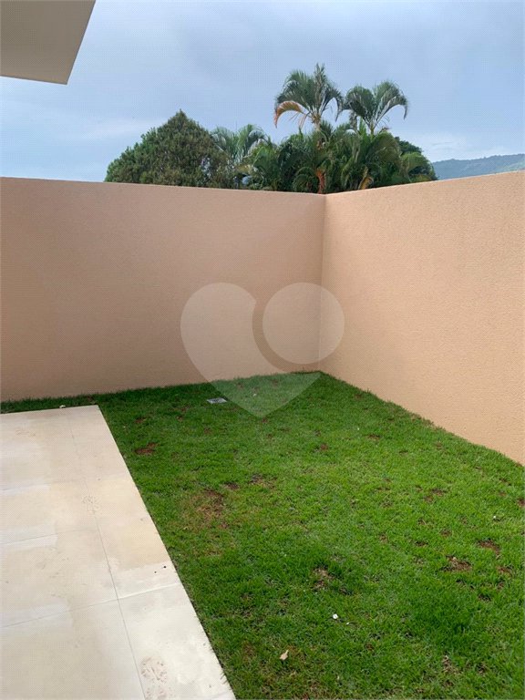 Casa à venda com 3 suítes em Vila Petrópolis, Atibaia, SP