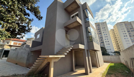 Casa à venda com 3 suítes no condomínio Residencial Floresta, São Paulo - SP