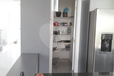 Casa à venda com 3 suítes em Moinho Velho, Cotia, SP