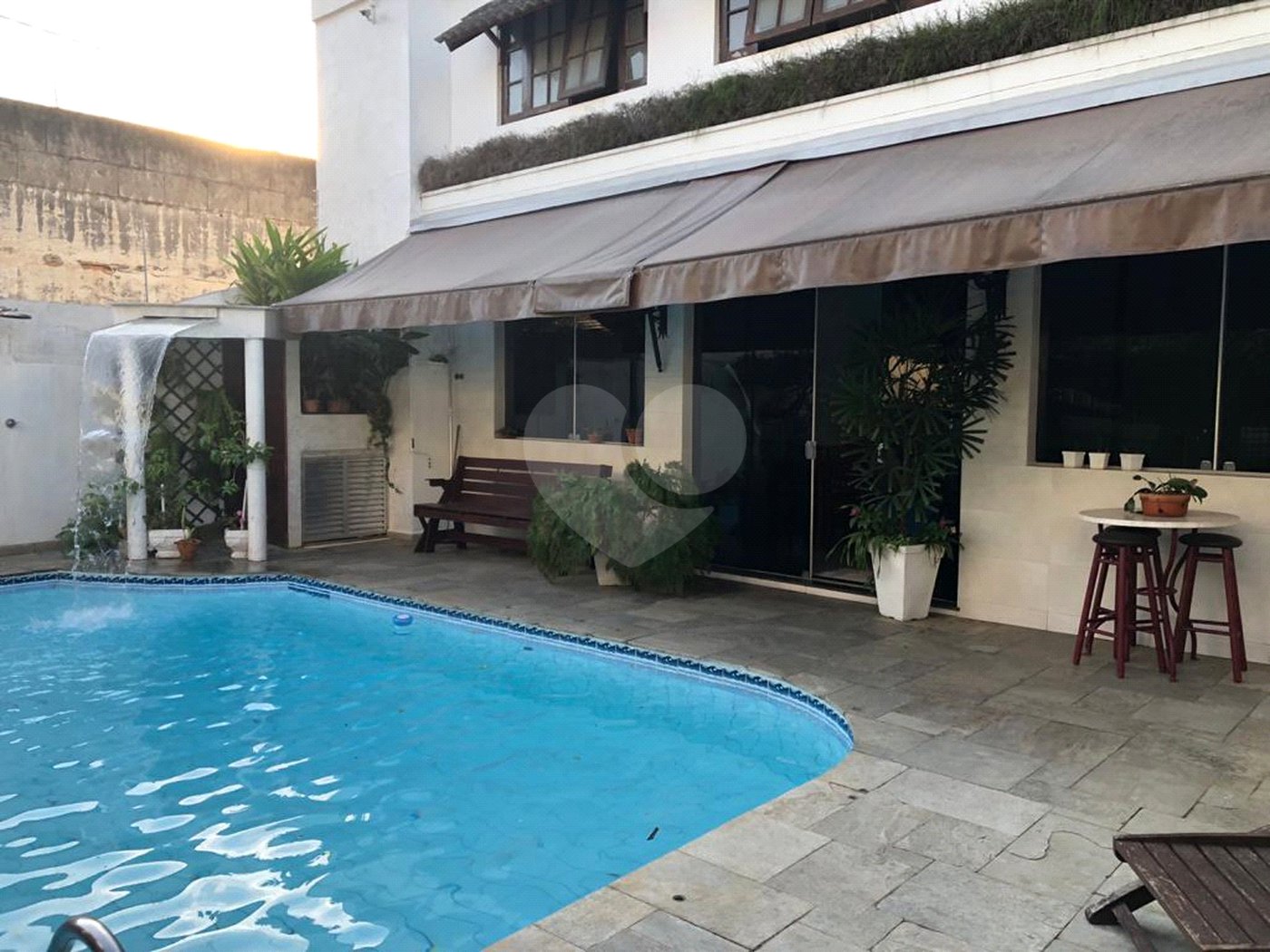 Sobrado à venda com 5 quartos, sendo 3 suítes, em Tremembé, São Paulo, SP