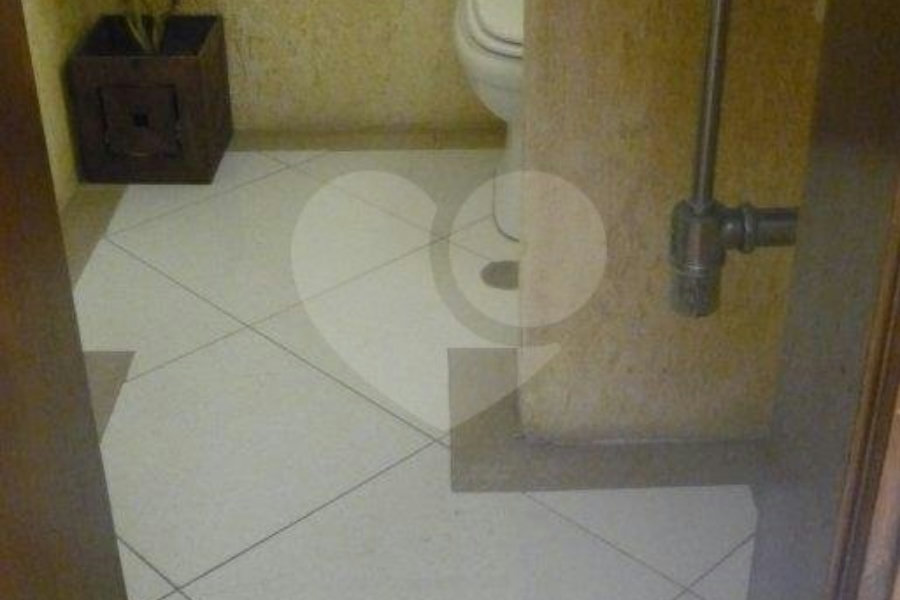 Sobrado à venda com 4 quartos, sendo 2 suítes, em Vila Paulicéia, São Paulo, SP