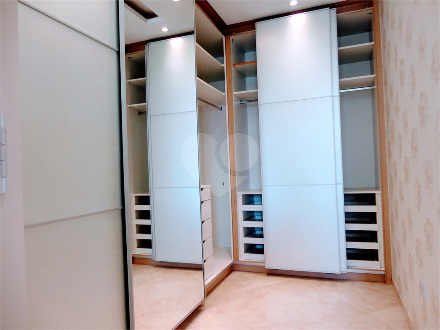 Casa à venda com 3 suítes no condomínio Residencial Jardim América, Vinhedo - SP