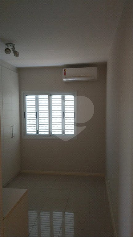 Casa à venda com 4 quartos, sendo 2 suítes, no condomínio Vila D'amalfi, Sorocaba - SP