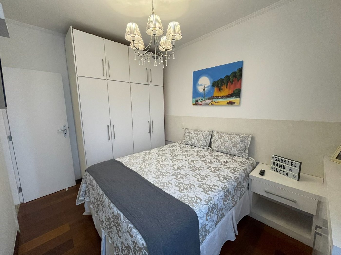 Apartamento 3 dormitórios com 2 suítes, 2 vagas demarcadas, no Embaré, Santos