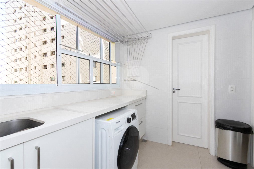 Apartamento à venda com 3 quartos, sendo 1 suíte,  em Vila Uberabinha, São Paulo, SP