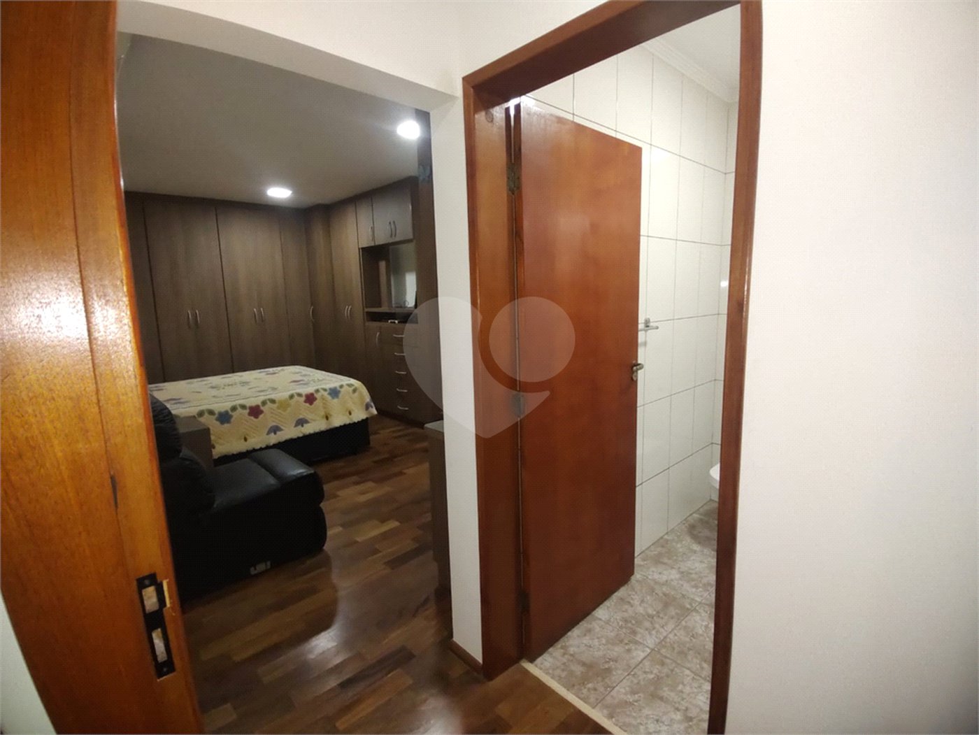 Casa à venda com 3 suítes no condomínio Morada das Hortênsias, São Paulo - SP