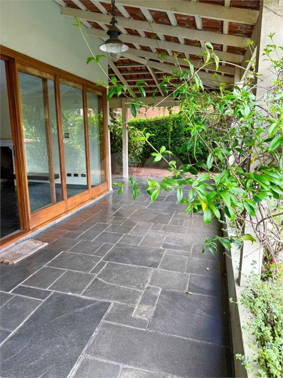 Sobrado à venda com 5 quartos, sendo 3 suítes,  em Jardim Leonor, São Paulo, SP