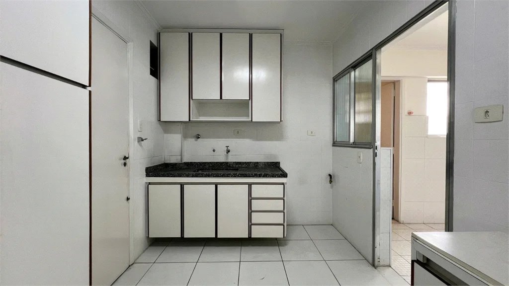 Apartamento à venda com 3 quartos, sendo 1 suíte,  em Pinheiros, São Paulo, SP