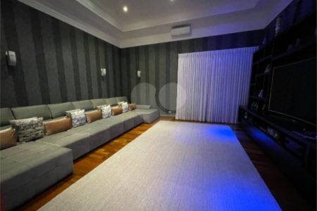 Casa à venda com 4 suítes no condomínio Halvétia Country Residencial, Indaiatuba - SP