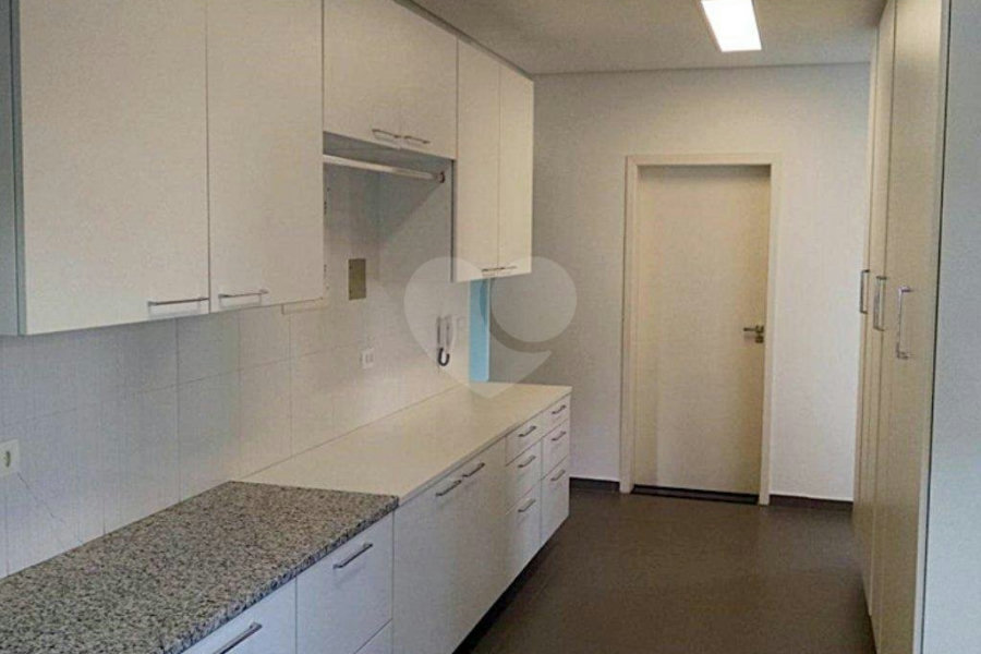 Casa à venda com 6 quartos, sendo 3 suítes, no condomínio Travessa Manuel Antônio Ferreira,85, São Paulo - SP
