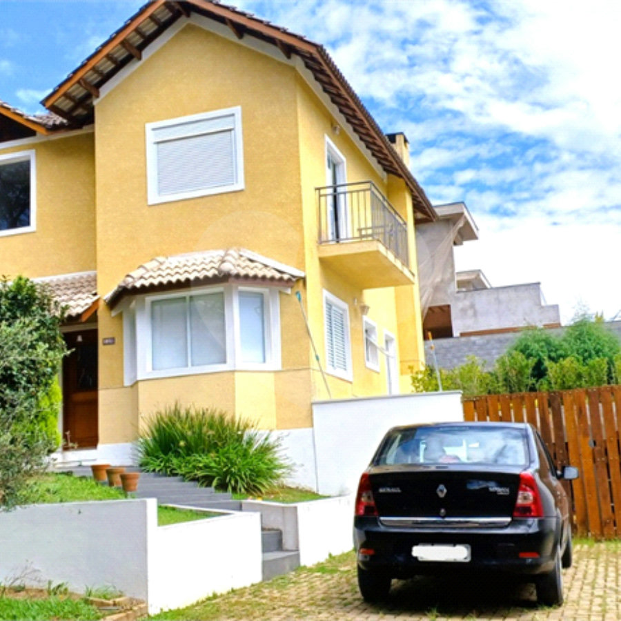 Casa à venda com 3 quartos, sendo 2 suítes, no condomínio Altos de São Roque, São Roque - SP