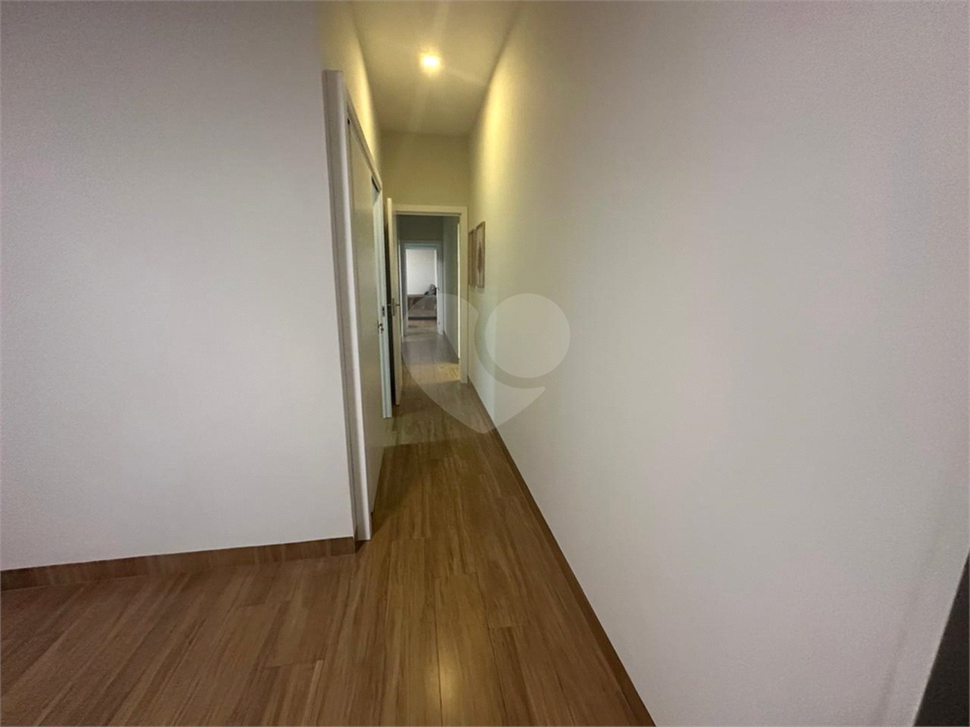 Casa à venda com 4 quartos, sendo 2 suítes, no condomínio Residencial Golden Ville, Itapetininga - SP