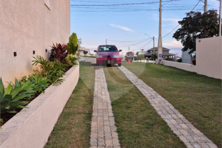 Casa à venda com 4 quartos, sendo 3 suítes, no condomínio Vilaggio Araçoiaba, Araçoiaba da Serra - SP