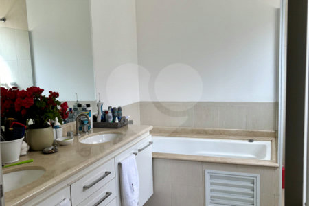 Casa à venda com 4 quartos, sendo 3 suítes, no condomínio Vila Carmel, São Paulo - SP
