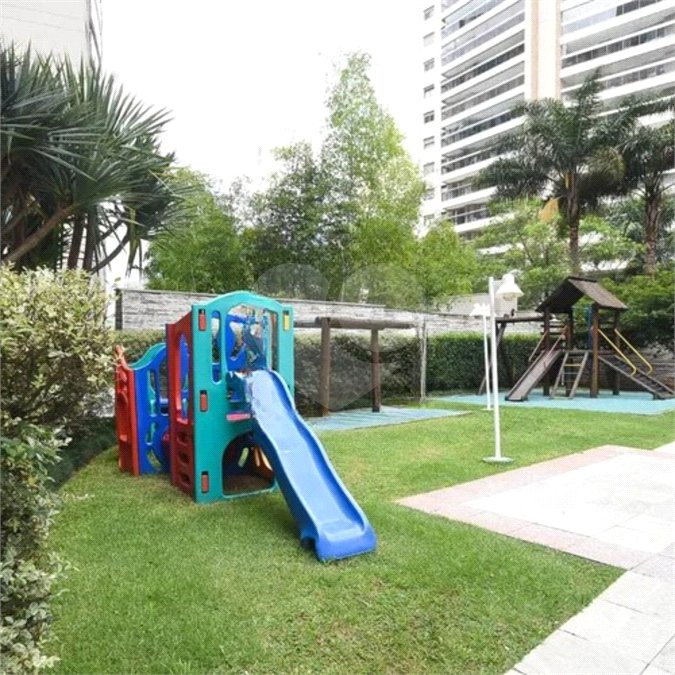 Apartamento à venda com 3 suítes em Vila Suzana, São Paulo, SP