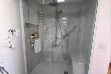 Apartamento à venda com 3 quartos, sendo 1 suíte, em Moema, São Paulo, SP