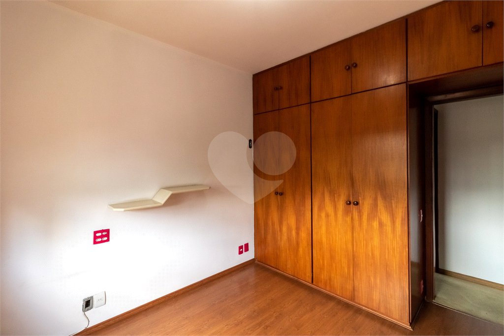 Sobrado à venda com 5 quartos, sendo 3 suítes, em Alto da Boa Vista, São Paulo, SP