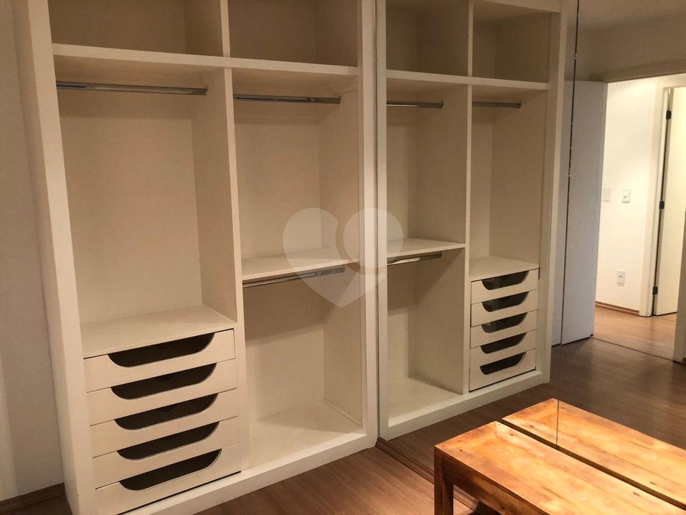 Apartamento à venda com 3 quartos, sendo 2 suítes,  em Paraíso do Morumbi, São Paulo, SP