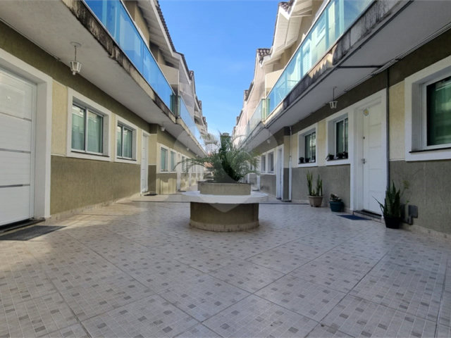 Casa à venda com 3 quartos, sendo 1 suíte,  no condomínio Rafaela I, São Paulo - SP