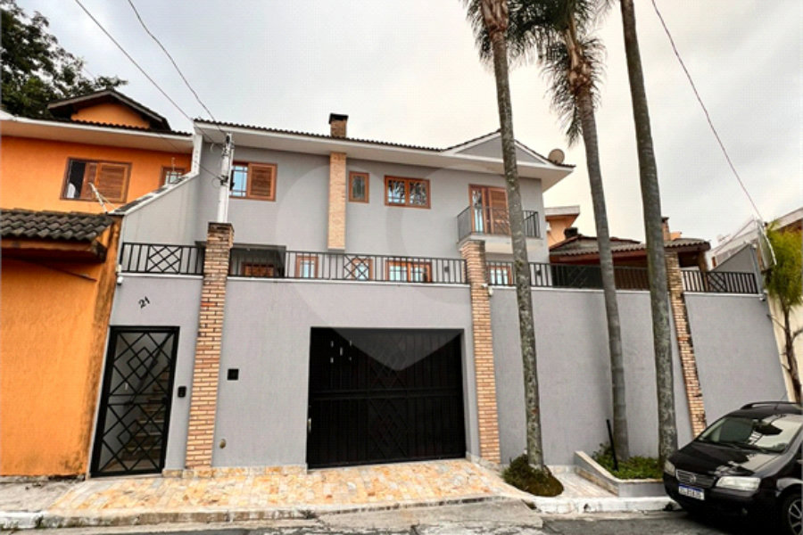 Sobrado à venda com 3 suítes em Vila Irmãos Arnoni, São Paulo, SP
