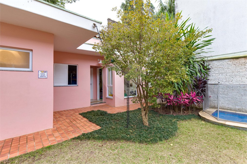 Casa à venda com 4 quartos, sendo 2 suítes,  em Alto da Boa Vista, São Paulo, SP