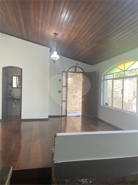 Sobrado à venda com 6 quartos, sendo 3 suítes,  em Dos Casa, São Bernardo do Campo, SP