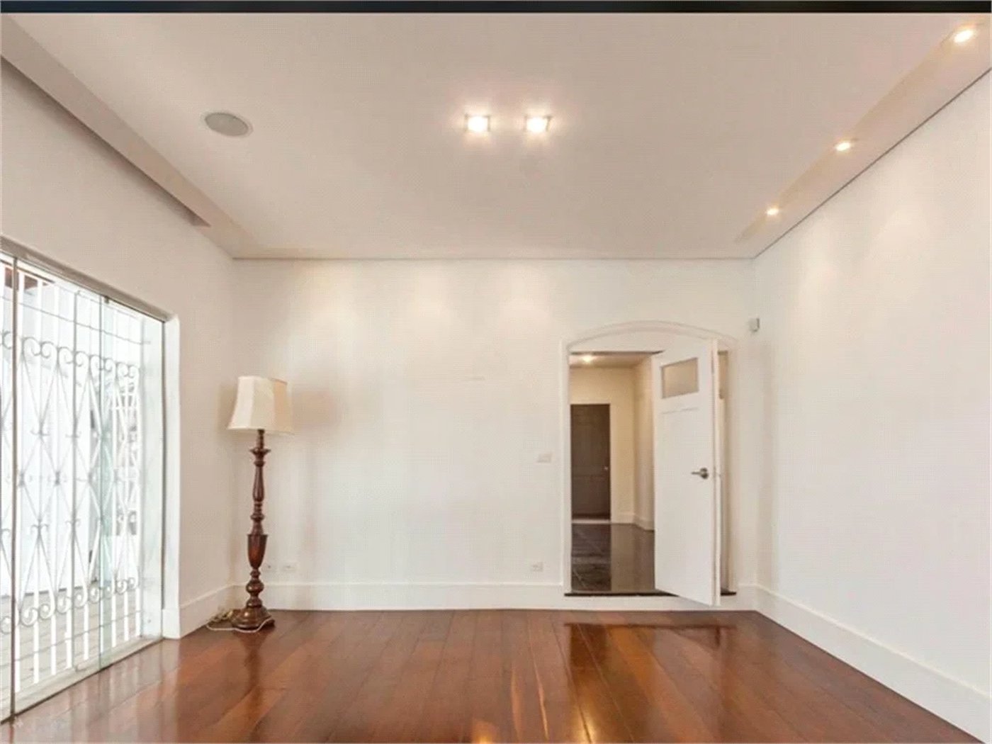Casa à venda com 4 quartos, sendo 2 suítes, em Vila Morumbi, São Paulo, SP
