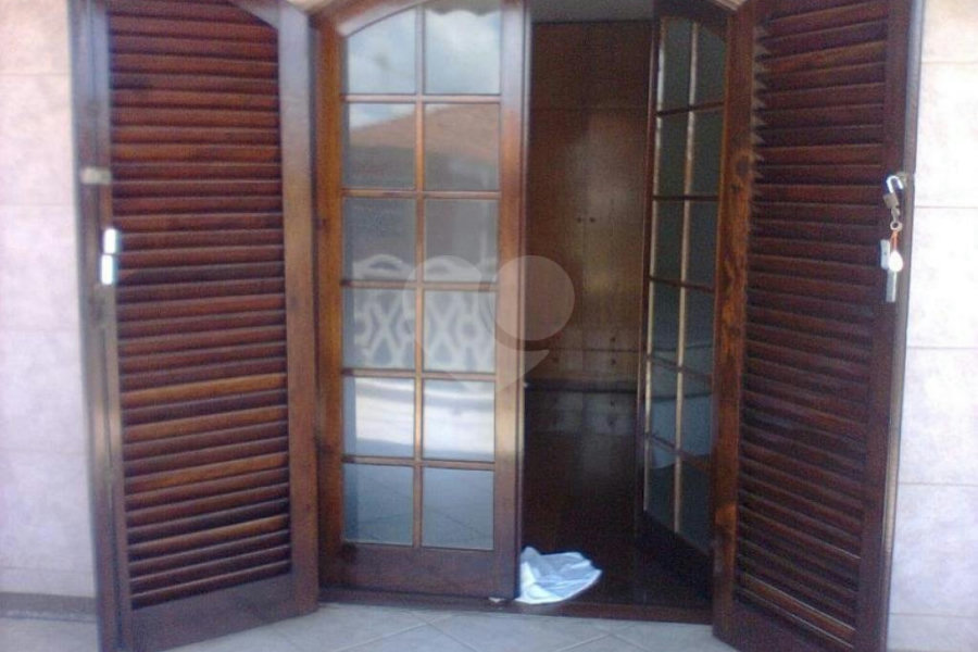 Sobrado à venda com 4 quartos, sendo 1 suíte, em Jaçanã, São Paulo, SP