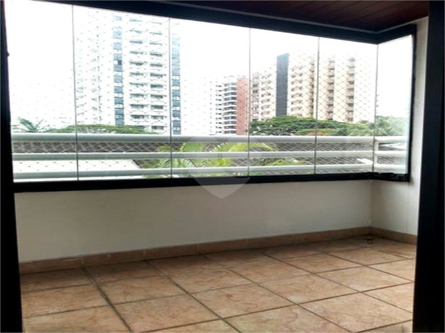 Apartamento à venda com 2 quartos, sendo 1 suíte,  em Moema, São Paulo, SP