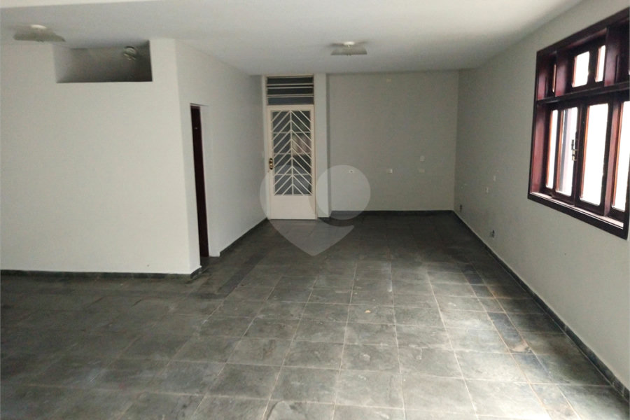 SOBRADO DE 426,0 M² COM 04 SUITES, SALÃO DE FESTAS, 06 VAGAS,06 BANHEIROS E PISCINA PARA LOCAÇÃO OU VENDA NO BARRO BRANCO