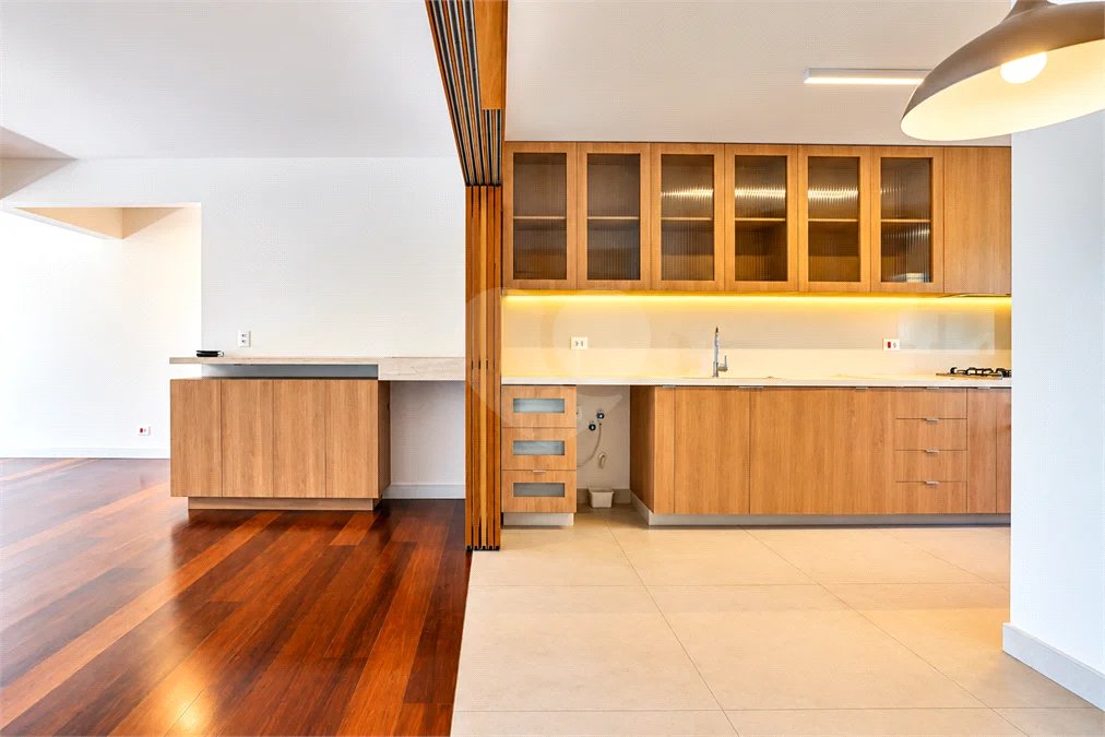 Apartamento à venda com 4 quartos, sendo 1 suíte, em Alto da Boa Vista, São Paulo, SP