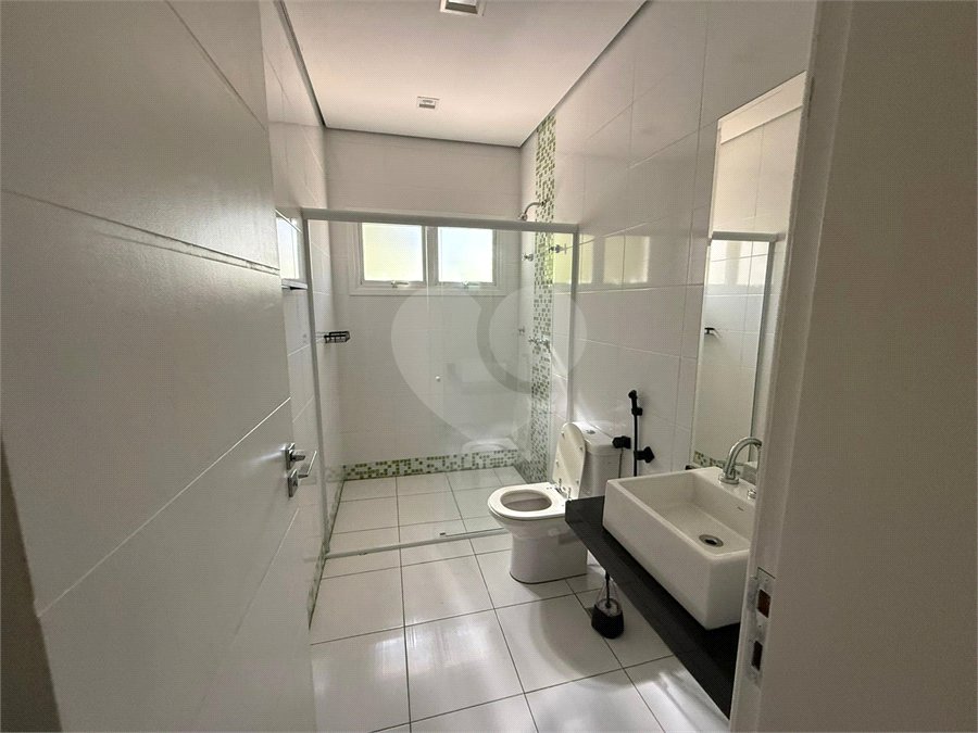Casa alto padrão condomínio fechado em Atibaia com 4 suítes e ampla área de lazer, espaço gourmet, piscina, 6 vagas garagem