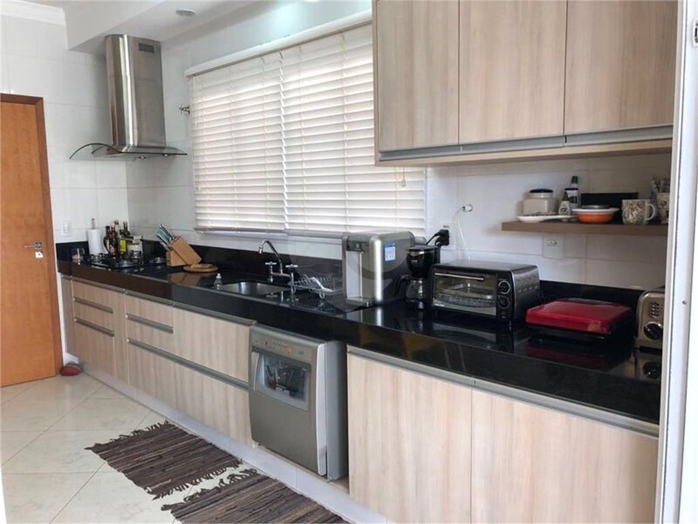 Casa à venda com 4 quartos, sendo 3 suítes, no condomínio Residencial Terra Nobre, Indaiatuba - SP